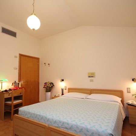 Hotel Villa Luca Chianciano Terme Zimmer foto